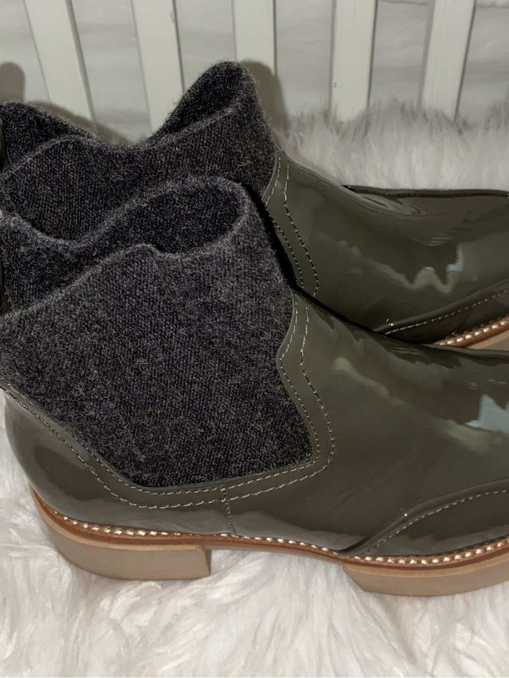 Dolce Vita Saline H2O boots olive patent leather finish grey knit cuff Sz 8 - Picture 4 of 9